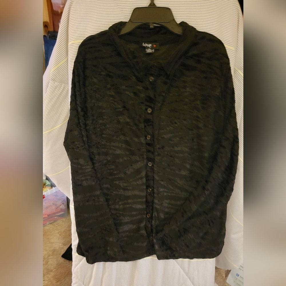 Love 3X Blsck Sheer Animal Print Lobg Sleeve Button Up Shirt